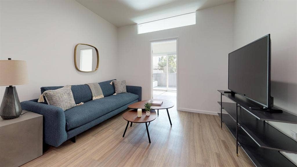 1 BR in Los Angeles