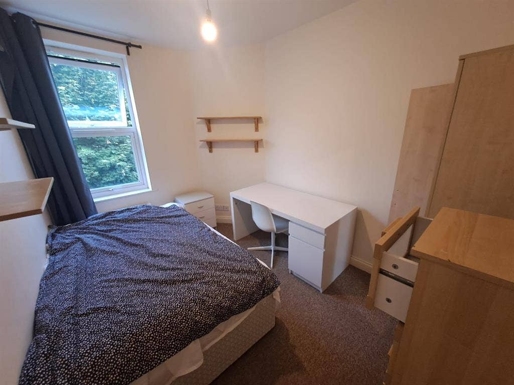 Very close to Bristol campus/centre