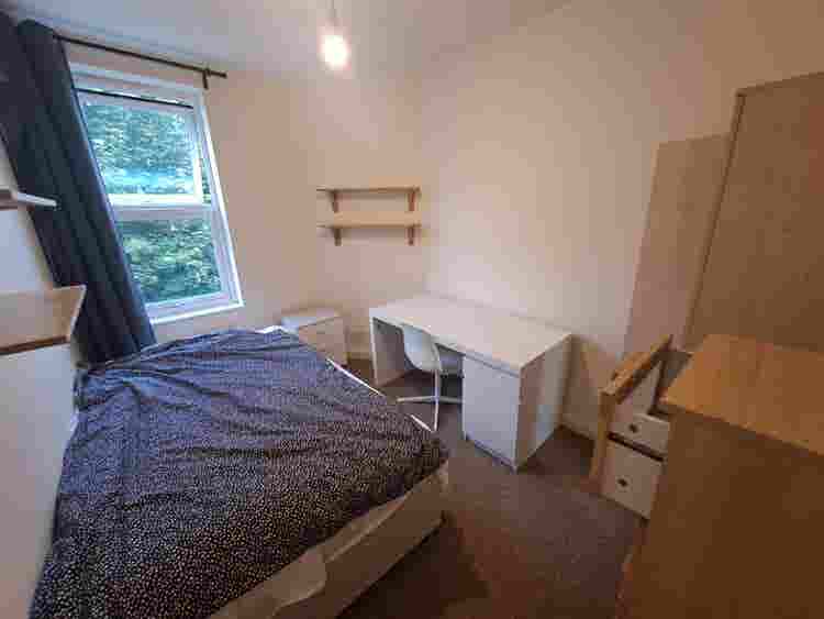 Very close to Bristol campus/centre