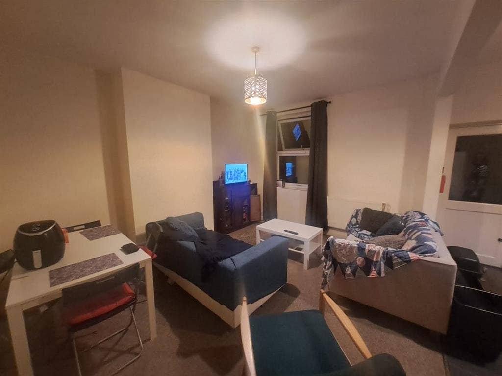 Very close to Bristol campus/centre