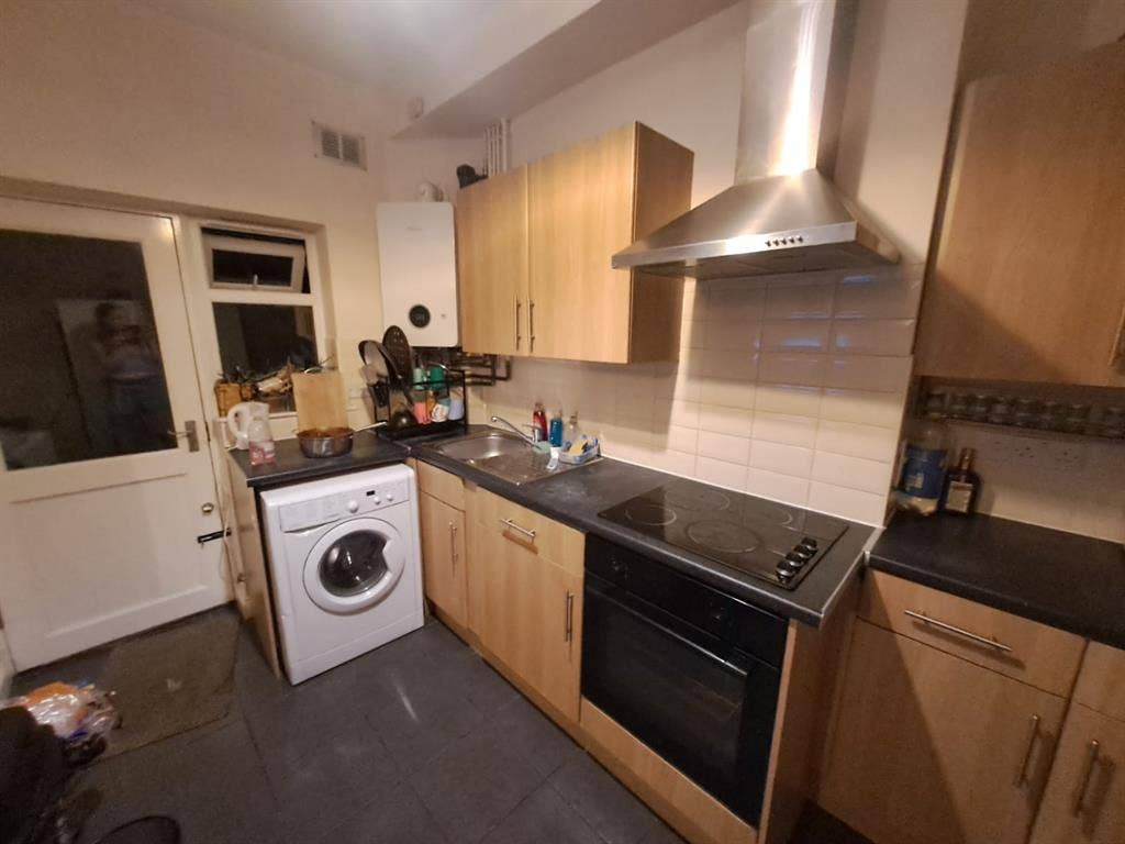 Very close to Bristol campus/centre