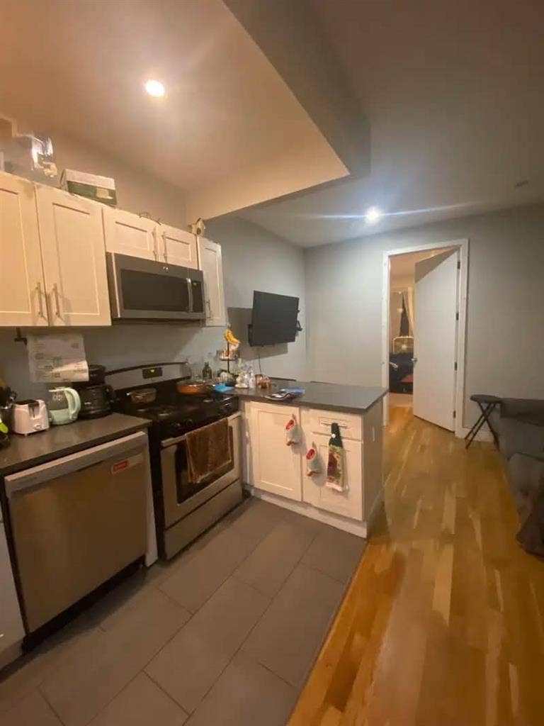 ISO roommate aug 1 move in (no men)