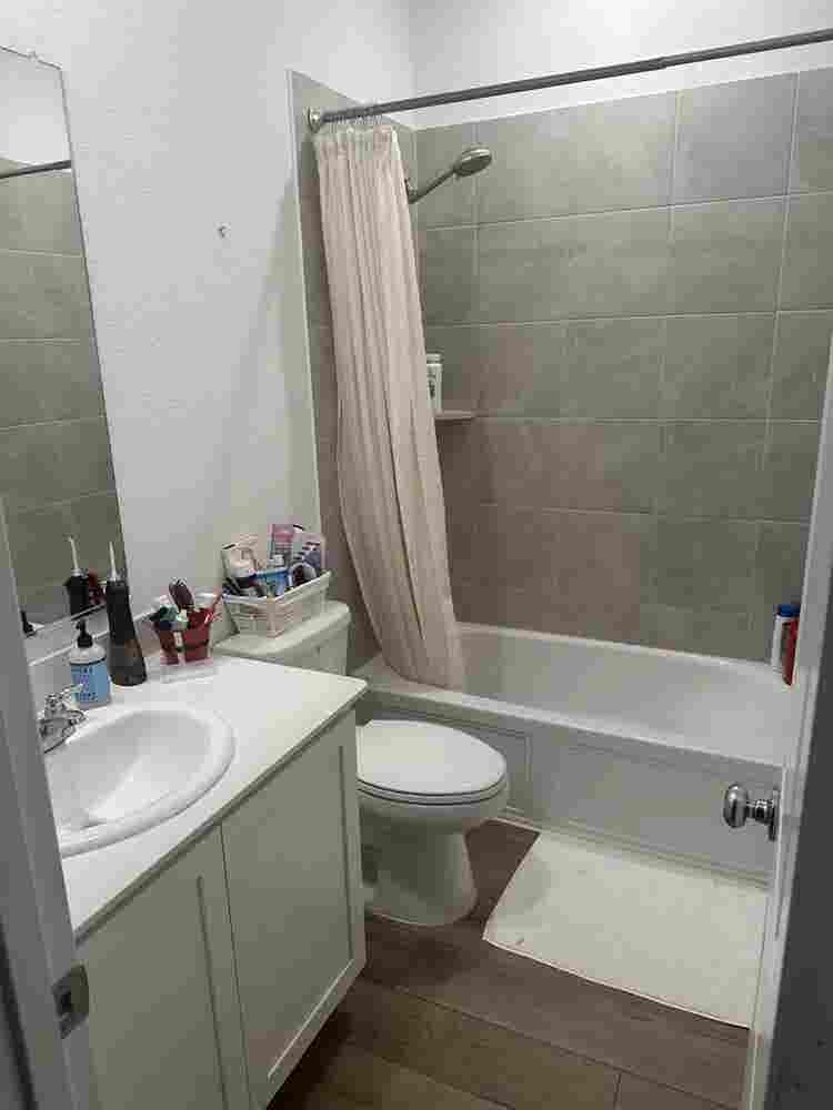 Comfy Bdrm avl in nice house