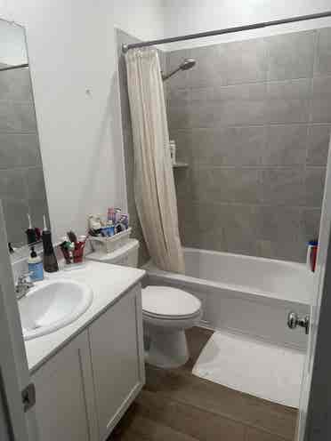 Comfy Bdrm avl in nice house