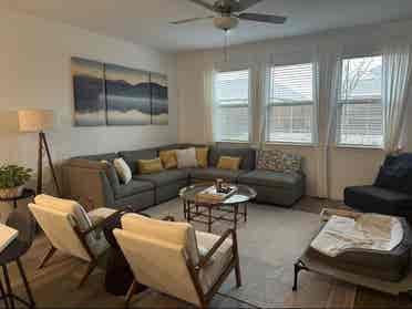Comfy Bdrm avl in nice house