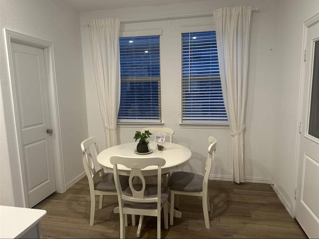 Comfy Bdrm avl in nice house