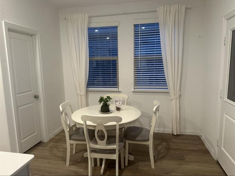 Comfy Bdrm avl in nice house