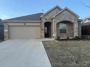Comfy Bdrm avl in nice house