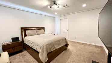 Master bedroom for rent