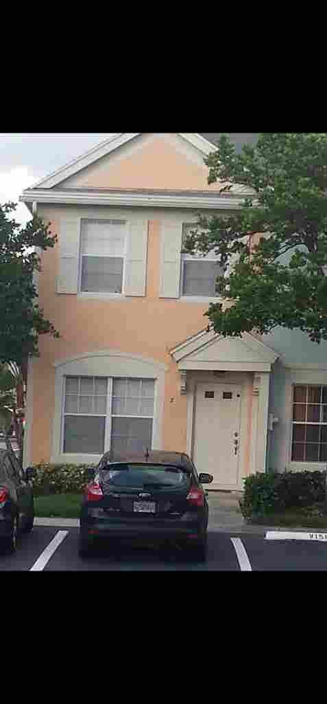 COZY TOWNHOUSE IN WESTON