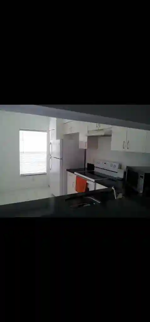 COZY TOWNHOUSE IN WESTON