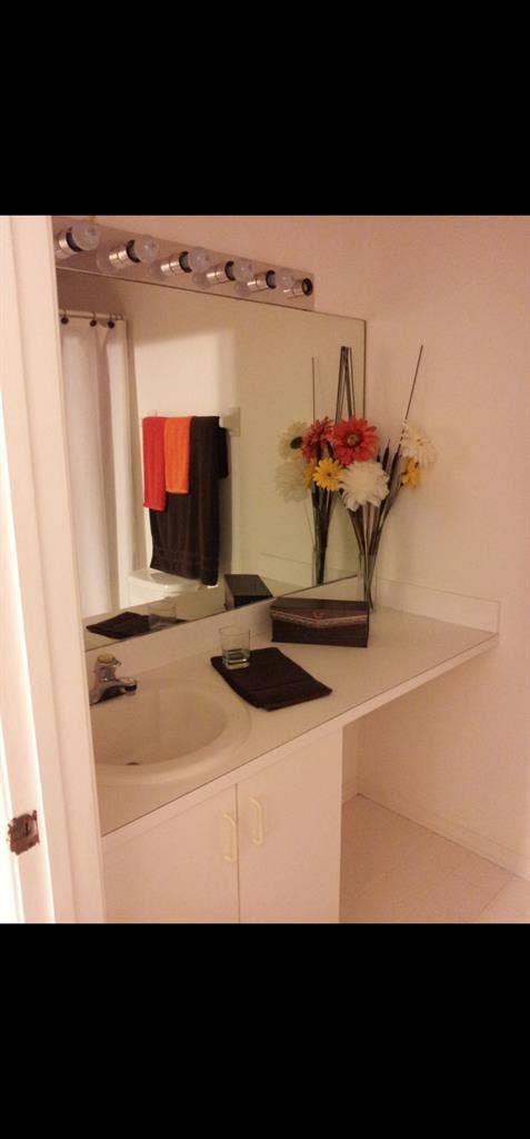 COZY TOWNHOUSE IN WESTON