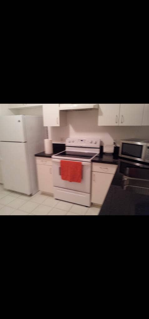 COZY TOWNHOUSE IN WESTON