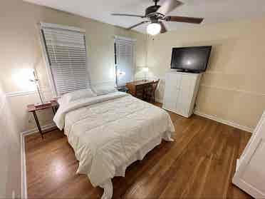 Room #4 Cozy Home In Sandy Springs