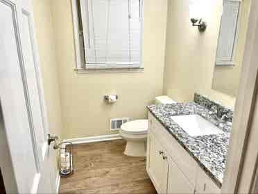 Room #4 Cozy Home In Sandy Springs