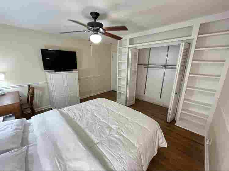 Room #4 Cozy Home In Sandy Springs