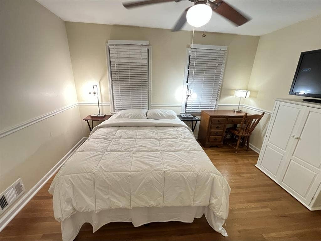 Room #4 Cozy Home In Sandy Springs