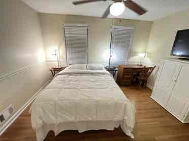 Room #4 Cozy Home In Sandy Springs