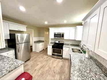 Room #4 Cozy Home In Sandy Springs