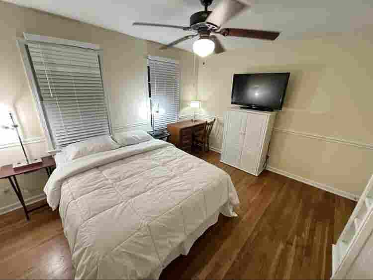 Room #4 Cozy Home In Sandy Springs