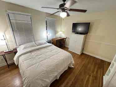 Room #4 Cozy Home In Sandy Springs