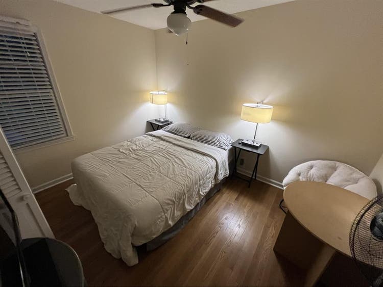 Room #3 Cozy Home In Sandy Springs