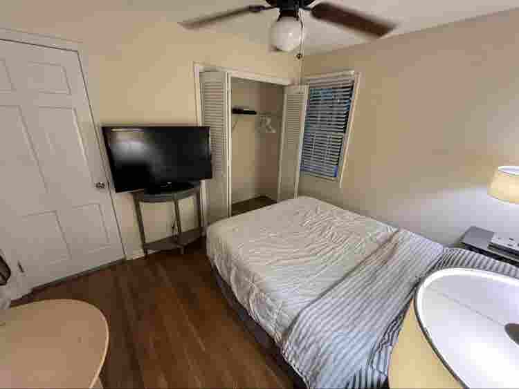 Room #3 Cozy Home In Sandy Springs
