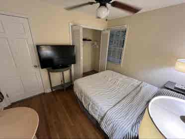 Room #3 Cozy Home In Sandy Springs