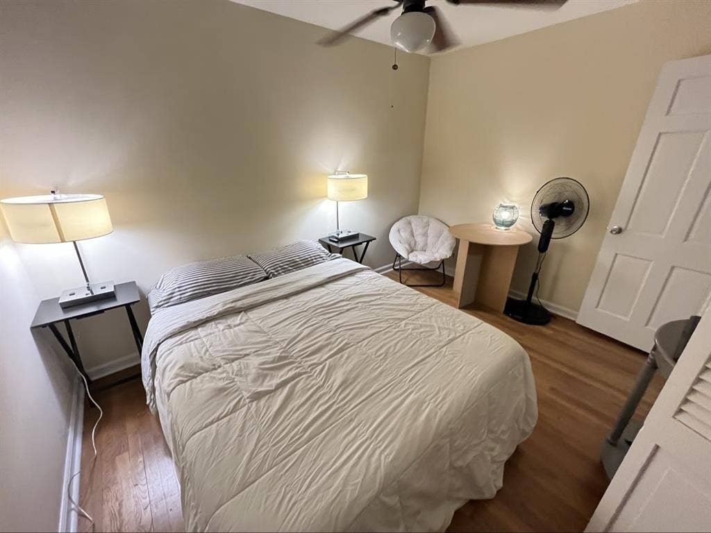 Room #3 Cozy Home In Sandy Springs