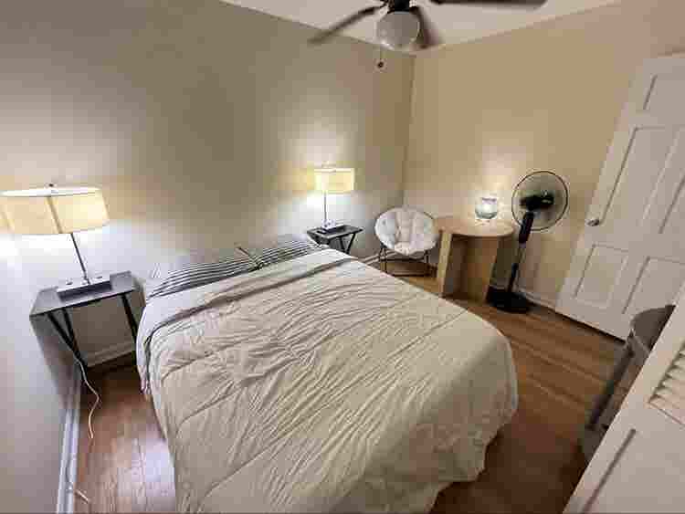 Room #3 Cozy Home In Sandy Springs