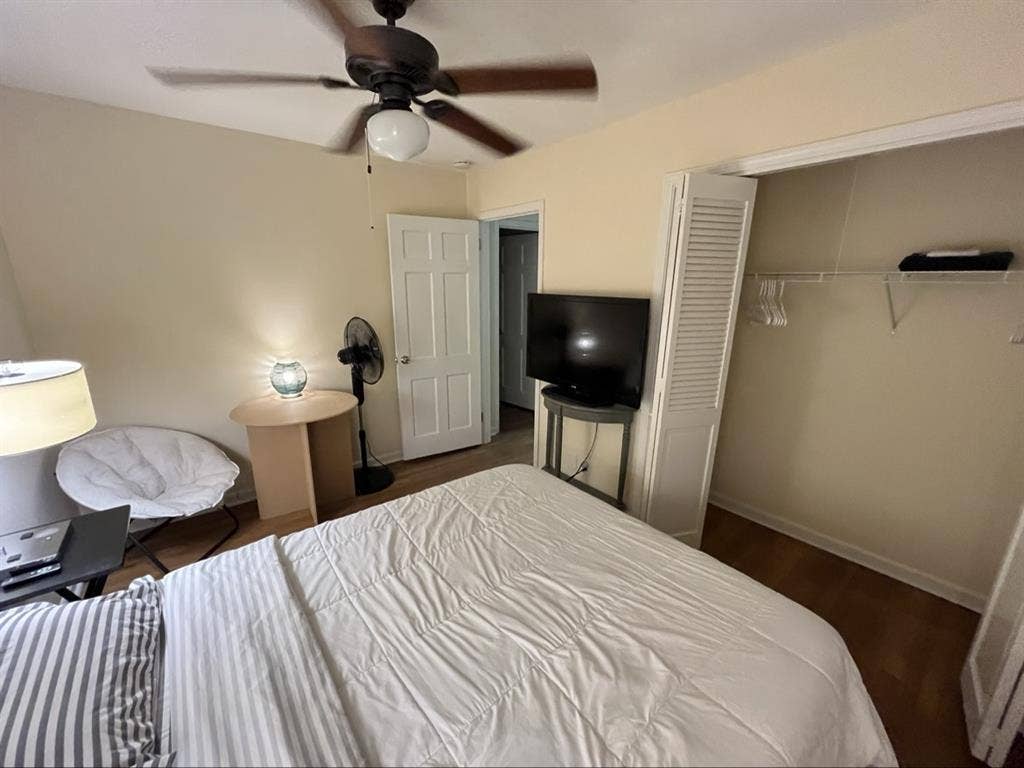 Room #3 Cozy Home In Sandy Springs