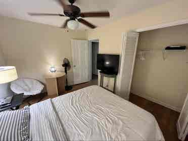 Room #3 Cozy Home In Sandy Springs