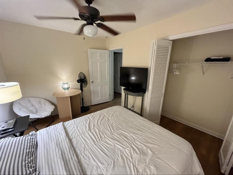 Room #3 Cozy Home In Sandy Springs