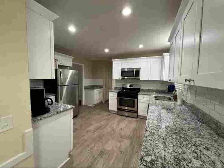 Room #3 Cozy Home In Sandy Springs