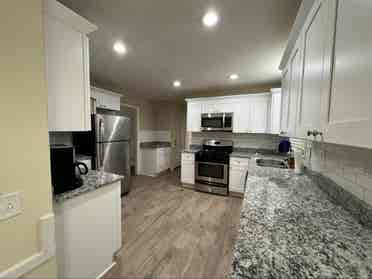 Room #3 Cozy Home In Sandy Springs