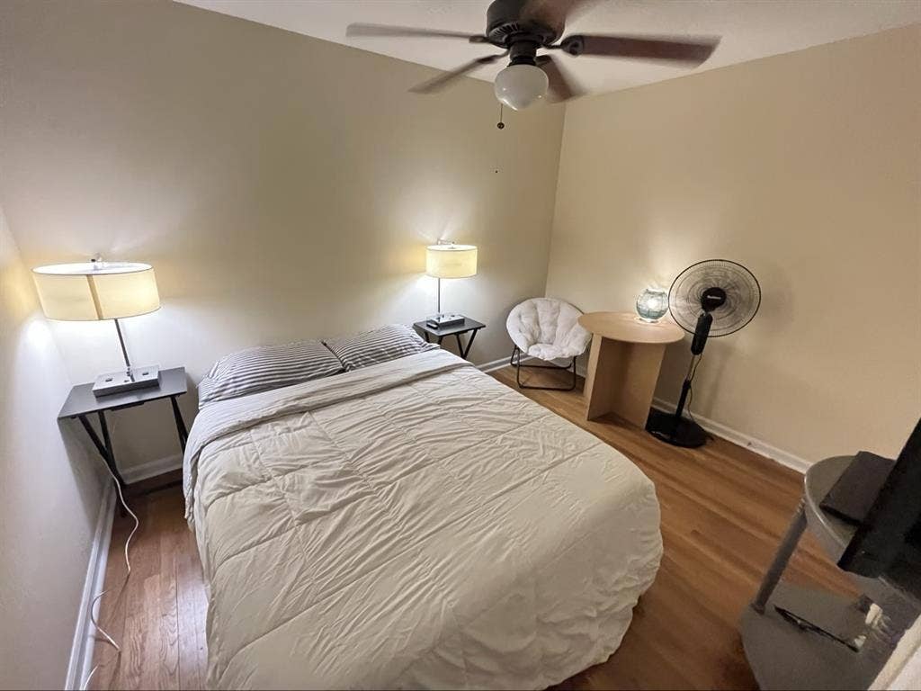 Room #3 Cozy Home In Sandy Springs