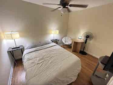 Room #3 Cozy Home In Sandy Springs