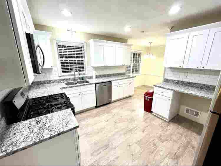 Room #3 Cozy Home In Sandy Springs