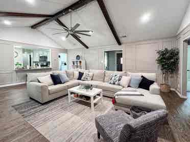 Private Rooms in the Heart of DFW!