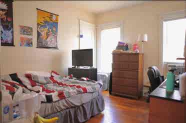 Spacious 6-Bedroom House