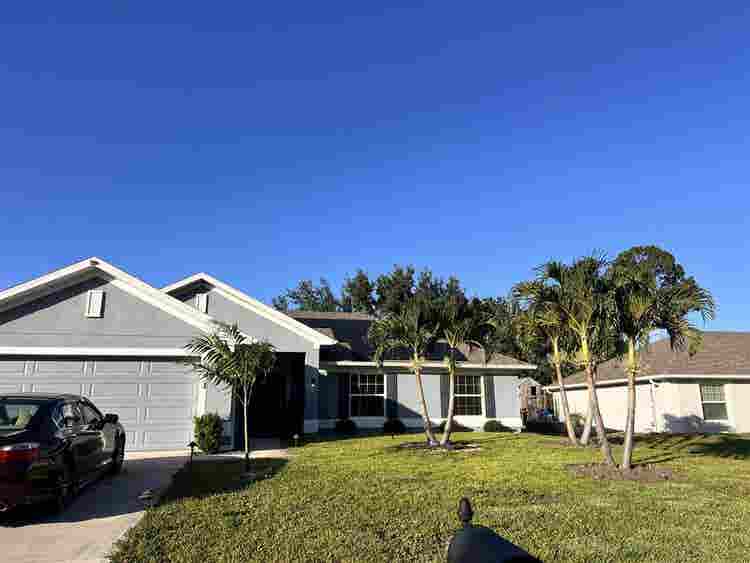 Beautiful home Palm Bay!!