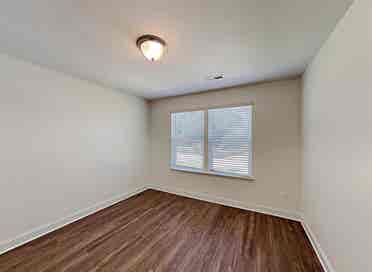 2 Rooms in Spacious 5 Bedroom