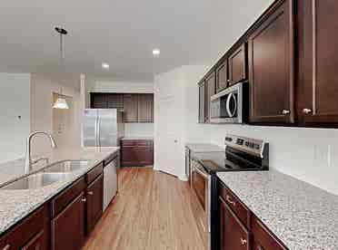 2 Rooms in Spacious 5 Bedroom