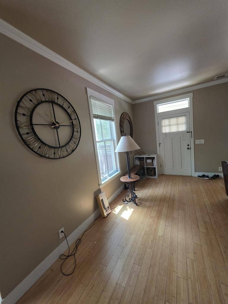 Big Room and unshared Bathroom
