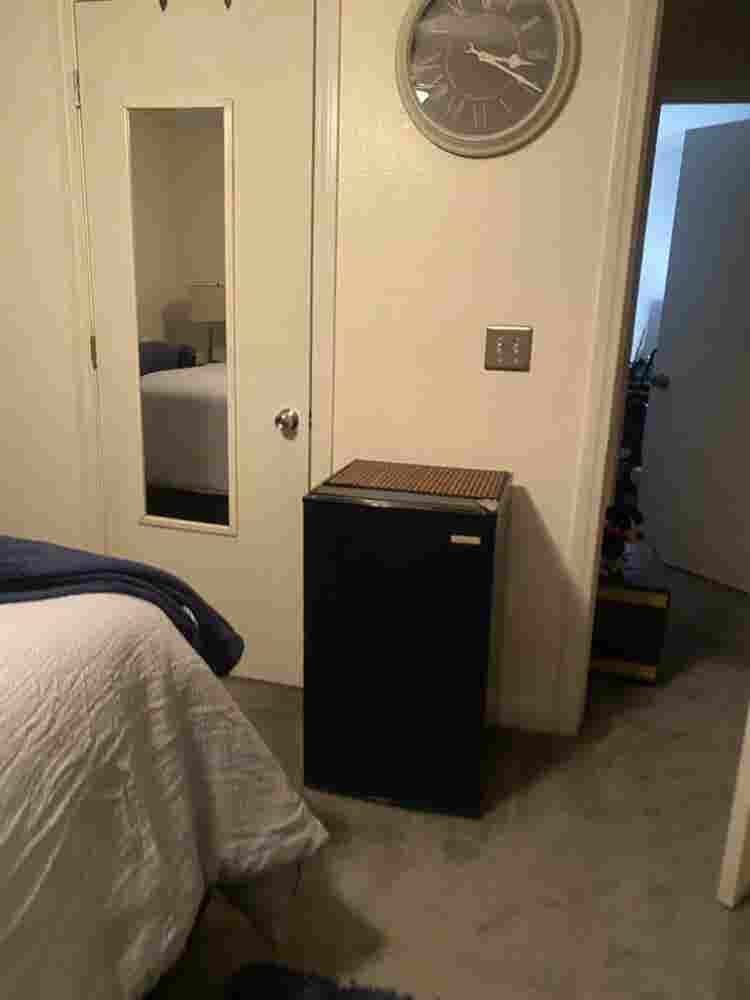 Full furnished room no pet no drugs
