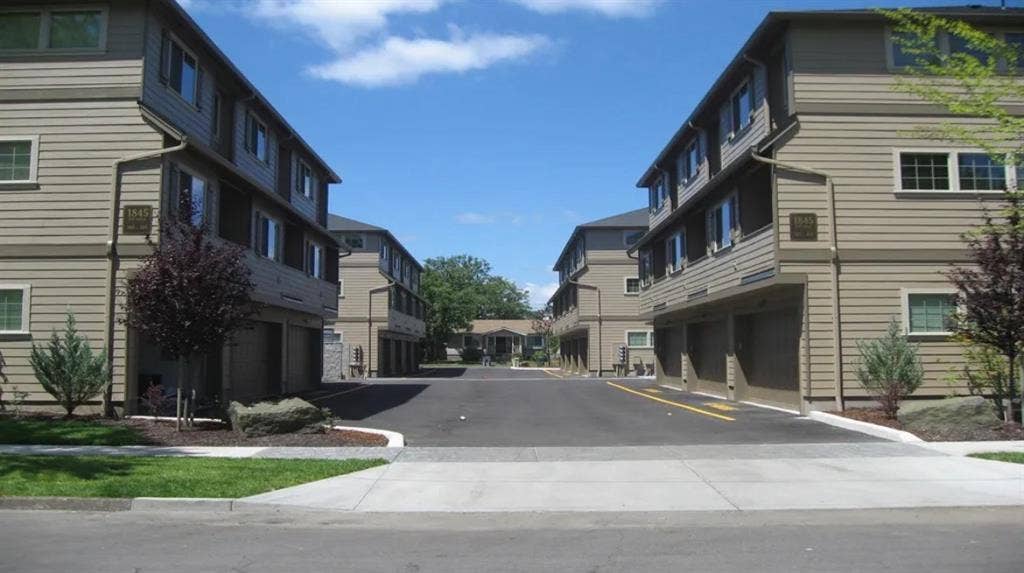 PPNW Looking for 1 roommate!