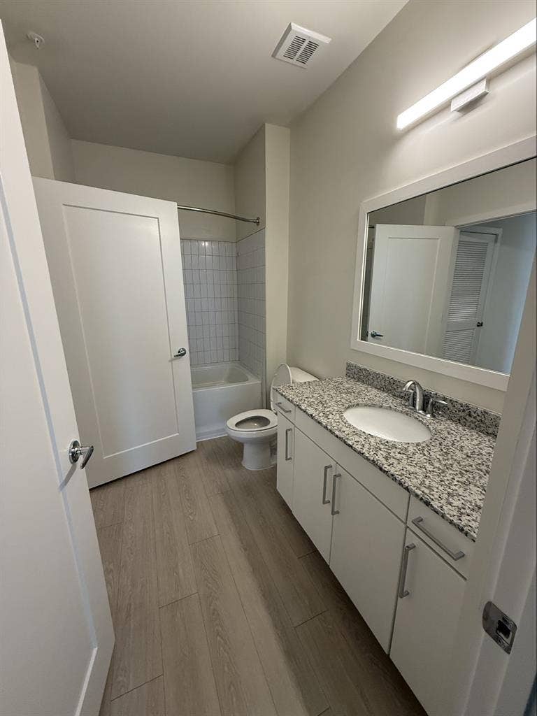 Sub lease available in St Pete