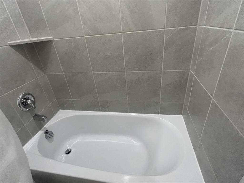 Renting 2 private rooms to females