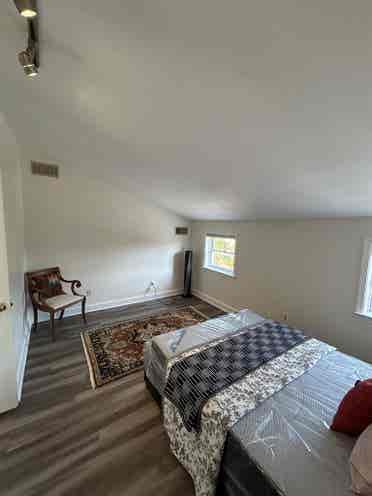 2 roommates / $ / Pigtown