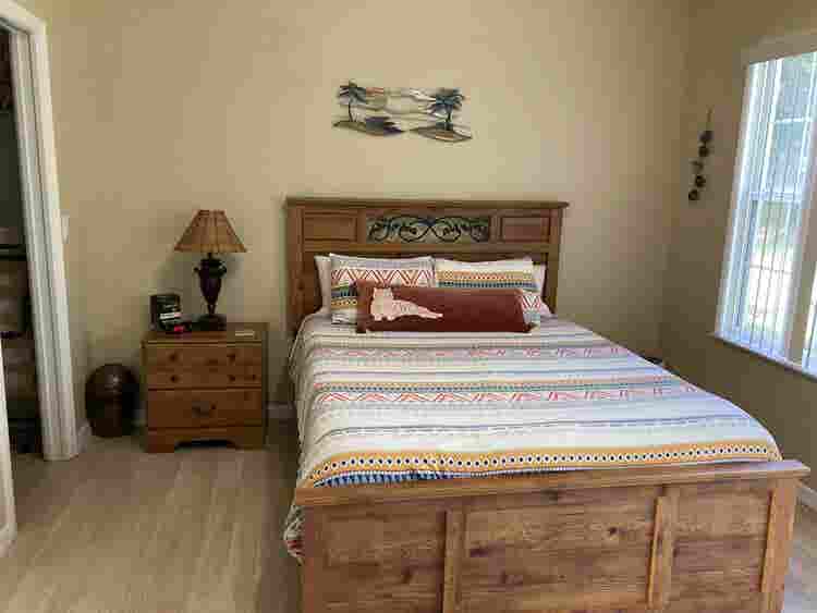 Clean, quiet, master en-suite room